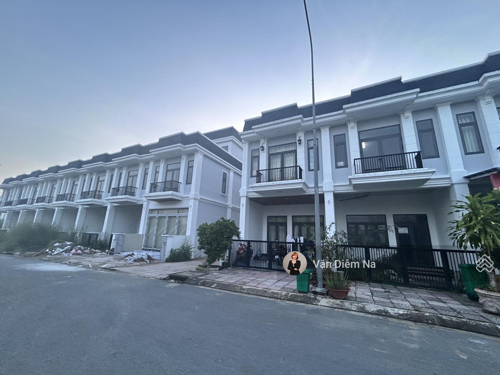 Căn góc 2 mặt tiền tại D5, The Sol City 3,5 tỷ, 75m2, đã hoàn công, SHR , view công viên