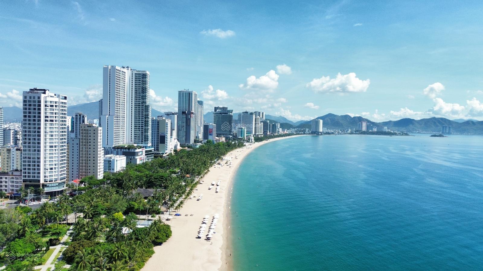 Cần bán căn nhà đường Hùng Vương, Nha Trang; đang kinh doanh cho thuê 35tr/tháng, hướng Đông Bắc