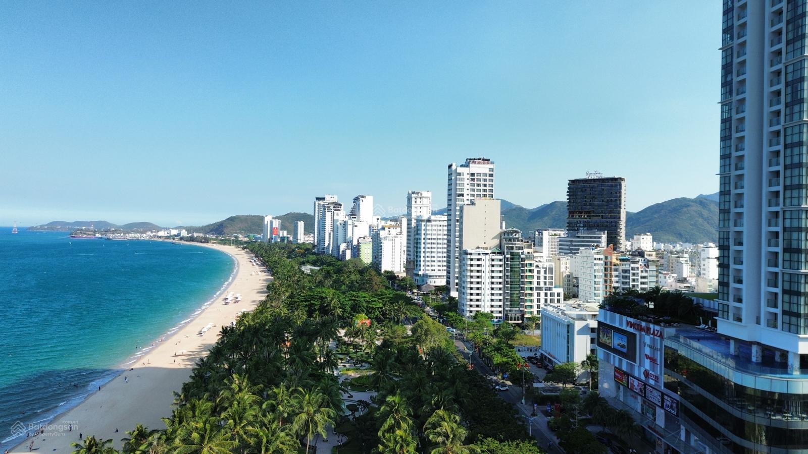 Cần bán nhà mặt tiền đường Trần Quang Khải, hiện đang cho thuê 25 triệu/tháng, cách biển 500 mét