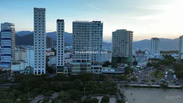 Cần bán nhà mặt tiền đường Trần Quang Khải, hiện đang cho thuê 25 triệu/tháng, cách biển 500 mét