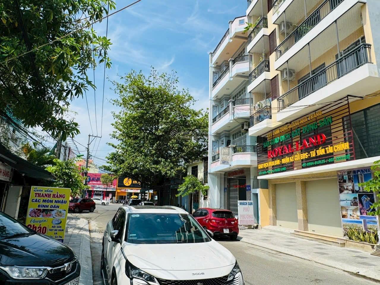 [ Mặt tiền Khúc Thừa Dụ _ ngang 10m ]  vị trí đẹp   Giá : 23,5 tỷ