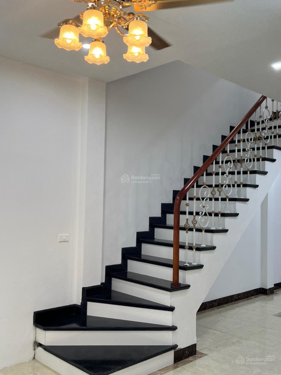 Chính chủ bán căn hộ Golden Land 130 m2, 4PN, căn Dulex 2, BC Đông Nam, giá 10,8 tỷ Chính chủ bán căn hộ Golden Land 130 m2, 4PN, căn Dulex 2, BC Đông Nam, giá 10,8 tỷ