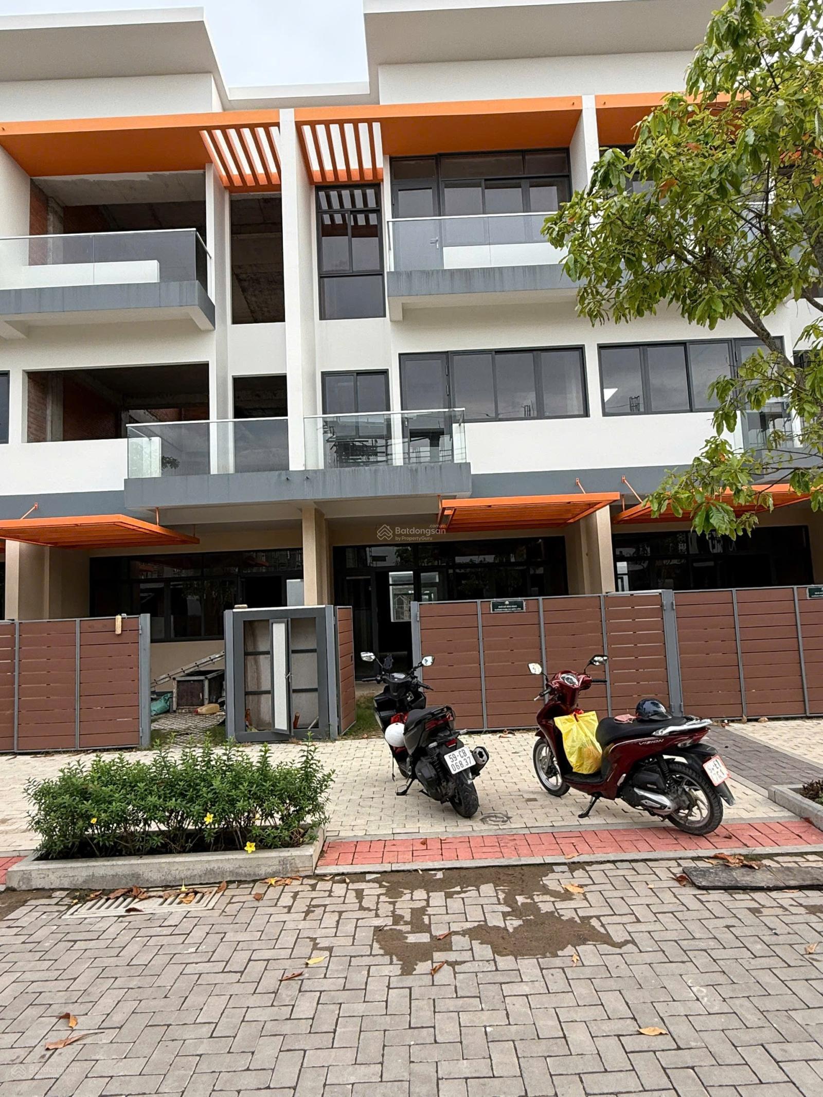 Cần bán nhà phố 1 trệt 2 lầu, 80m2, nhà mới, nhận nhà ngay. Hỗ trợ vay 18 tháng không lãi suất Cần bán nhà phố 1 trệt 2 lầu, 80m2, nhà mới, nhận nhà ngay. Hỗ trợ vay 18 tháng không lãi suất