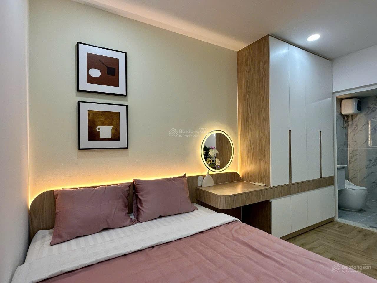 Cho thuê CHCC Sky garden 1. ĐT 81m2,2pn_2wc. Giá 25 triệu. Lh E Mạnh. 0909 297 ***.