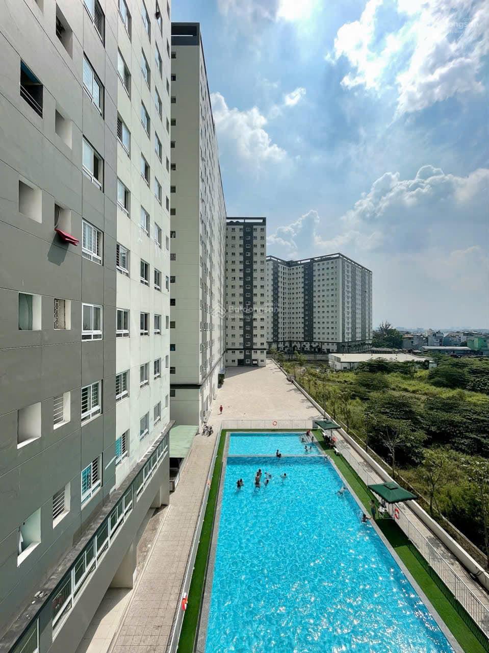 Chính chủ bán căn 3PN 2WC 2,3 tỉ sẵn nội thất vào ở ngay. LH 0937 378 ***