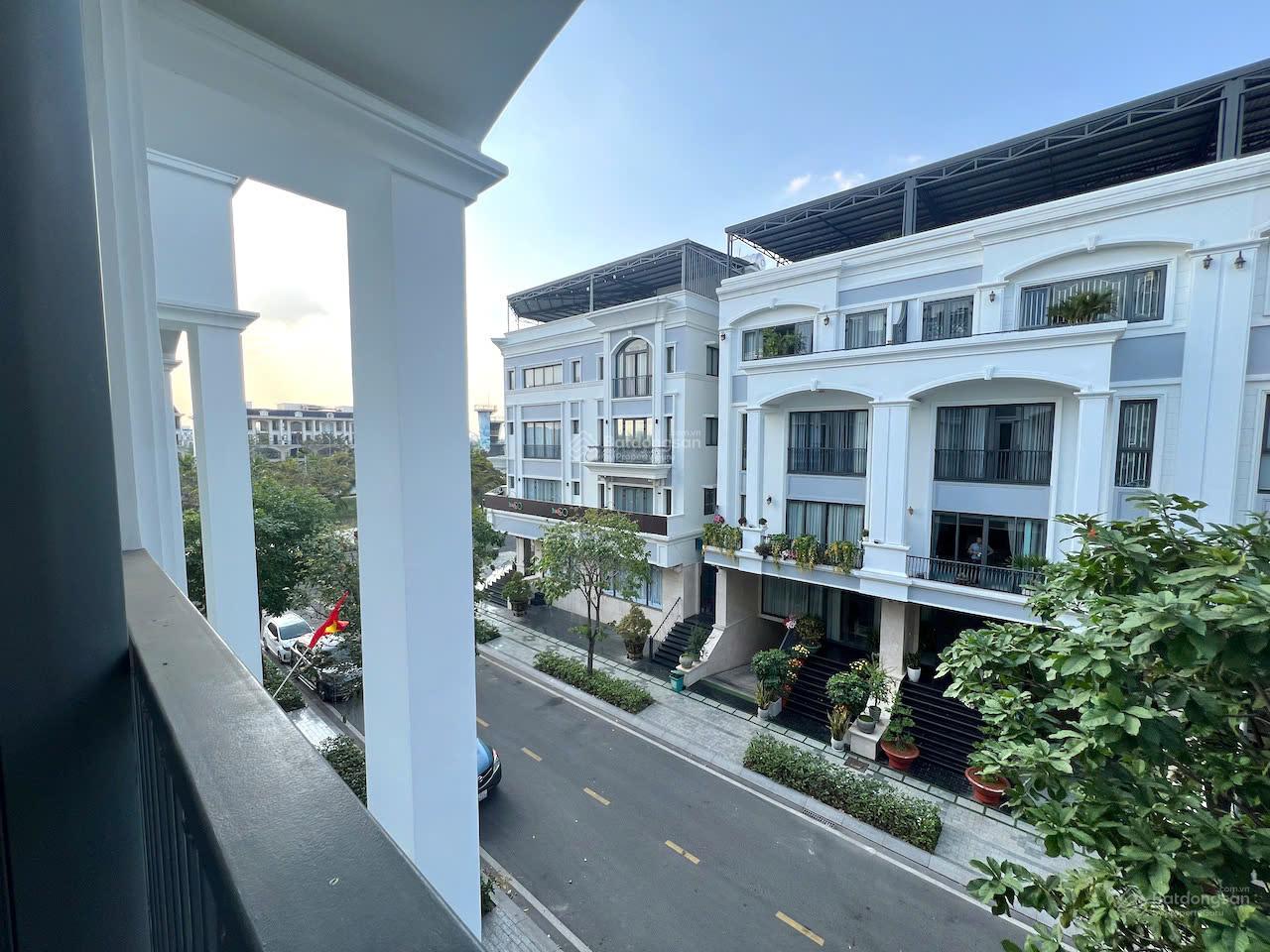 Duy nhất căn 9m H+4T Vạn Phúc City hoàn thiện cao cấp, cần bán gấp giá cực tốt chỉ 34.2 tỷ