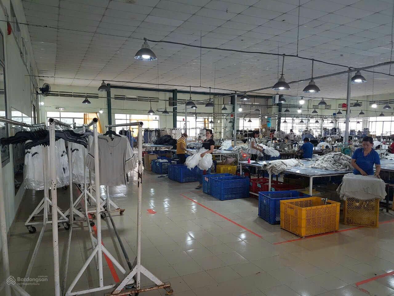 Nhà xưởng cho thuê nằm xã bà điểm huyện hóc môn dt: 2200m giá 120 triêu/tháng lh: 0908 561 *** Nhà xưởng cho thuê nằm xã bà điểm huyện hóc môn dt: 2200m giá 120 triêu/tháng lh: 0908 561 ***