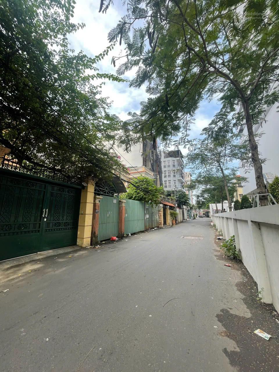 Bán nhà mặt tiền Phùng Văn Cung quận Phú Nhuận DT ngang 15m dài 7m. GPXD hầm 6 lầu. Giá bán 18.3 tỷ