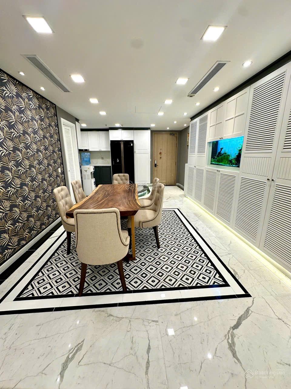 Dọn vào ở ngay căn hộ 3PN full nội thất đẹp - Ban công rộng - View hồ bơi - Giá chỉ 75 triệu/ tháng