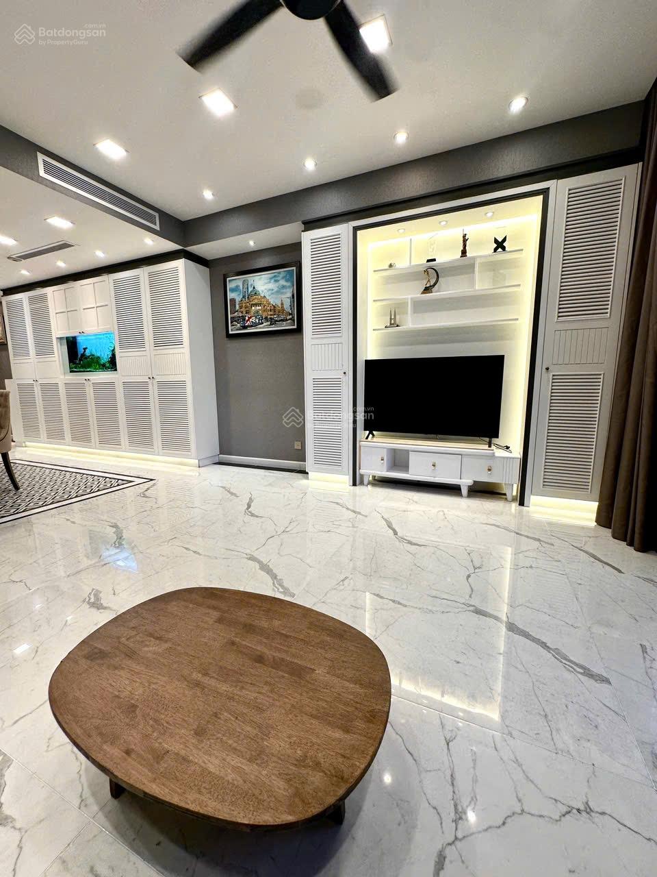 Dọn vào ở ngay căn hộ 3PN full nội thất đẹp - Ban công rộng - View hồ bơi - Giá chỉ 75 triệu/ tháng