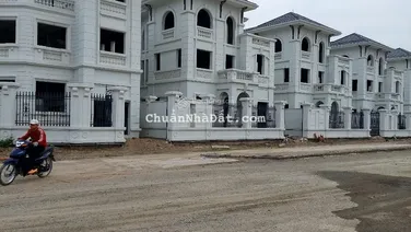 Hơn 140 tr/m2 bán căn đơn lập cạnh hồ BT Vườn Cam 340 m². Xây 3 tầng. Sổ lâu dài. Sẵn nhà