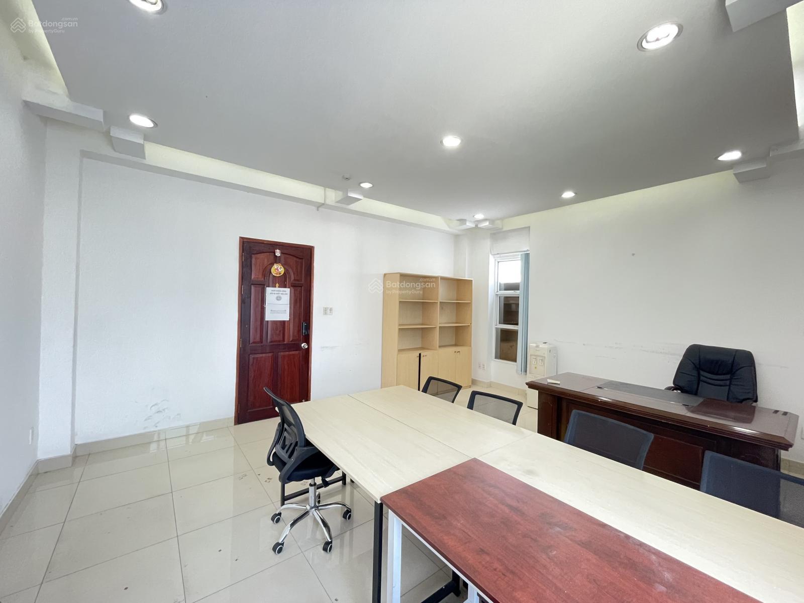 Chính chủ cho thuê văn phòng 30m2 đẹp giá rẻ có bàn ghế ở Yên Thế - Tân Bình, gần sân bay