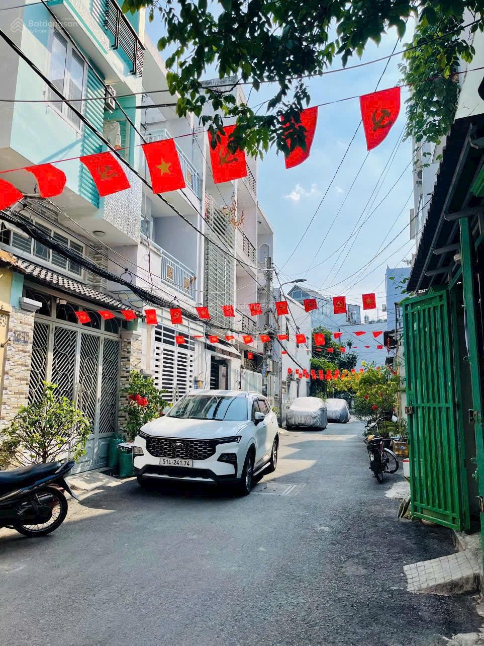 Bán 1/ HẺM XE HƠI Dương Quảng Hàm, P.5 _ 5.2m x 17m, 4 Tấm _ Giá: 11 Tỷ TL