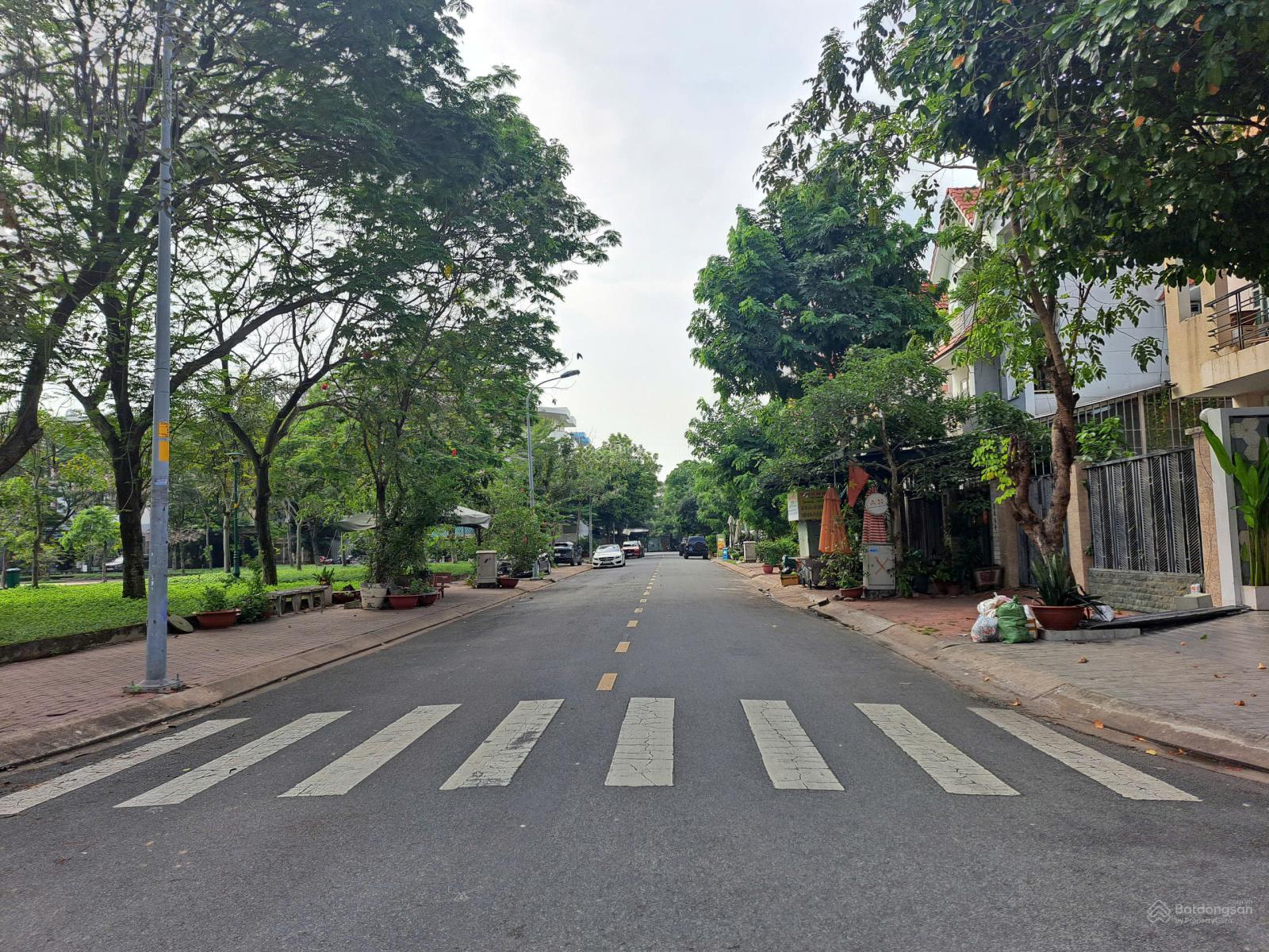 Cần cho thuê nhà phố KDC Him lam 6A, 5 x20 3 lầu, Giá 30tr Ms Viêm 0938 971 ***