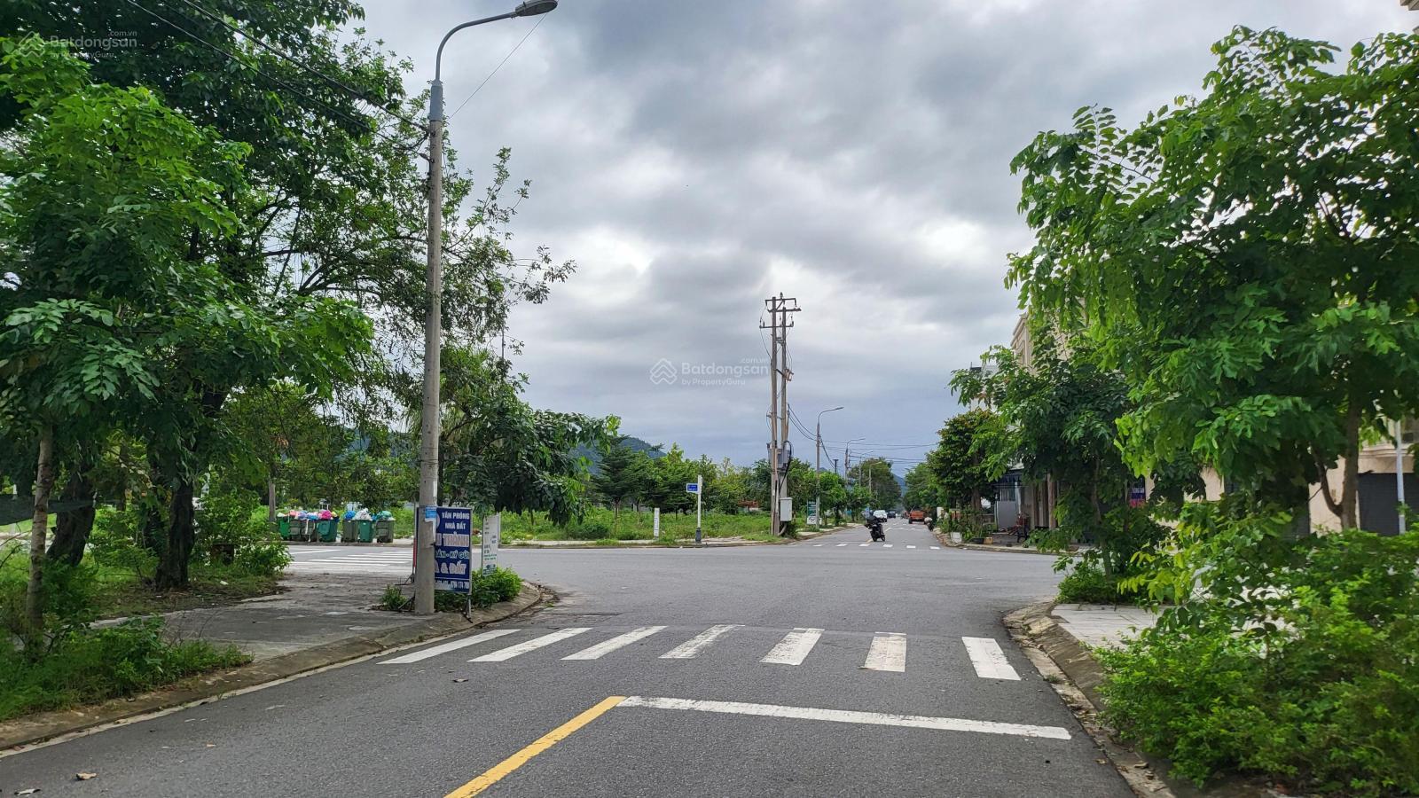 Bán đất đẹp xuất sắc tại Trần Văn Quế, 4.7 tỷ, 100m2 kẹp cống .sát 9 tòa chung cư đang xây.