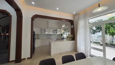 Cho thuê biệt thự đơn lập khu Compound Nam Phú Q7, DT đất 300m2 nhà rất đẹp, giá chỉ 85tr/tháng
