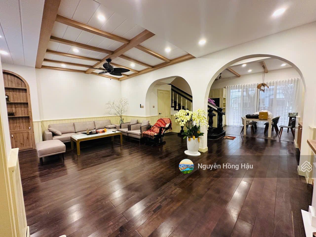 Bán biệt thự Mỹ Phú 3 cạnh trường CaNaDa Nhà đẹp bán gấp 39 tỷ. Lh 0969 232 *** ( Hậu) Bán biệt thự Mỹ Phú 3 cạnh trường CaNaDa Nhà đẹp bán gấp 39 tỷ. Lh 0969 232 *** ( Hậu)