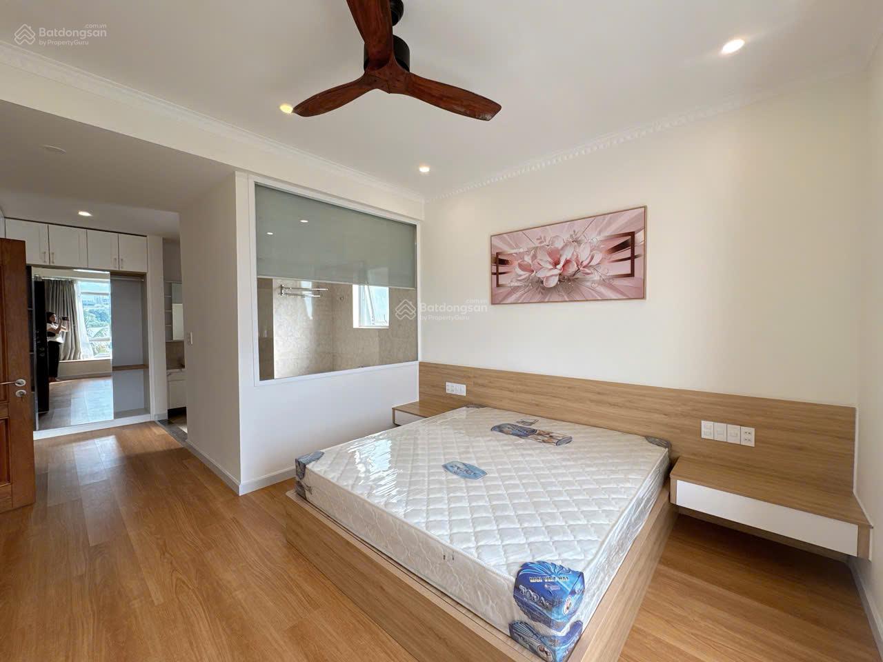 Cần cho thuê căn hộ Riverside Residence, Nguyễn Lương Bằng. 130m2, 3PN,3WC. View Sông.