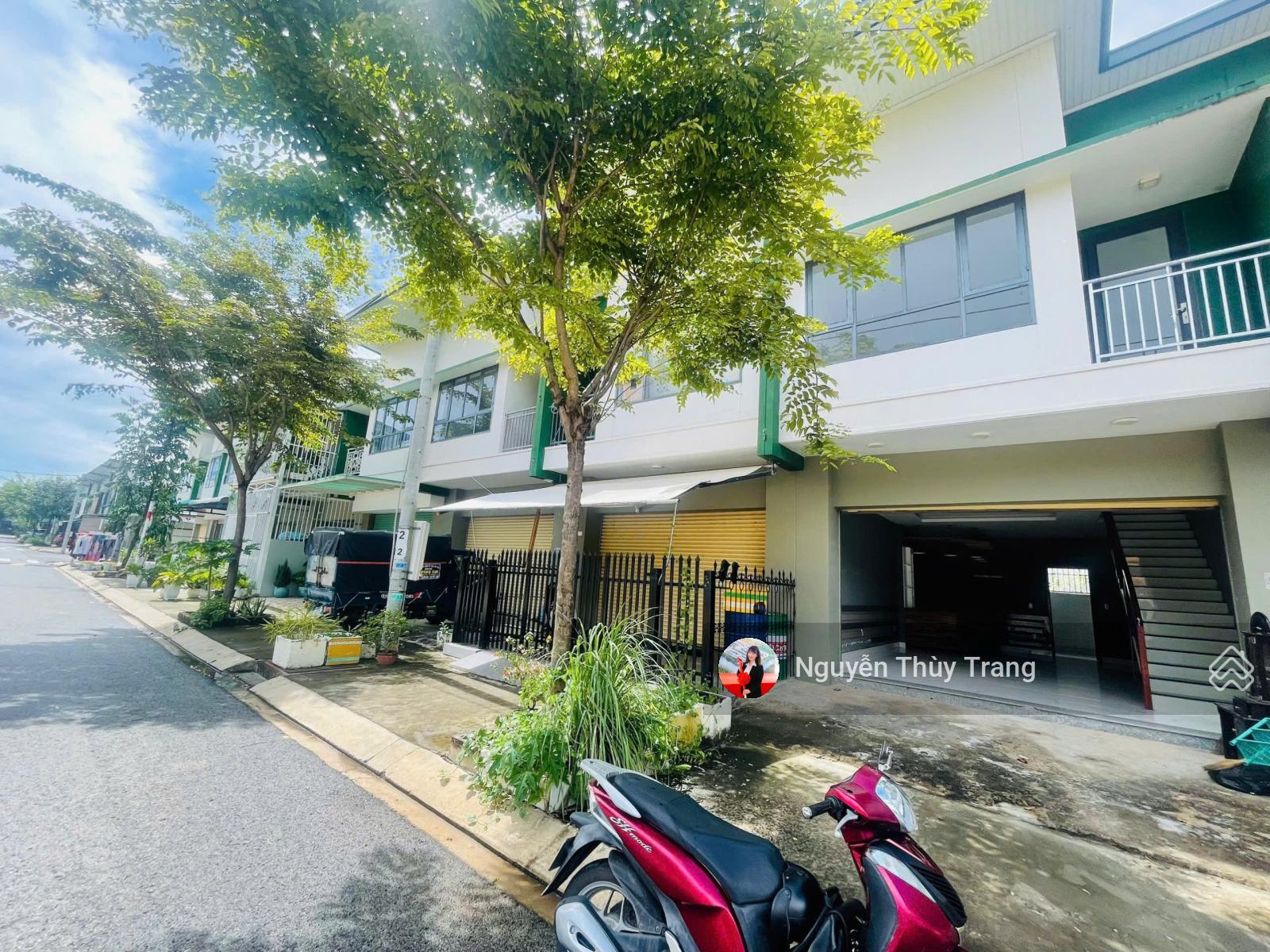 Chỉ từ 1.9 tỷ nhà đẹp như mơ. Cạnh trường Đại Học Việt Đức. 5x15m Nhà ik hình, Oasis City Bến Cát