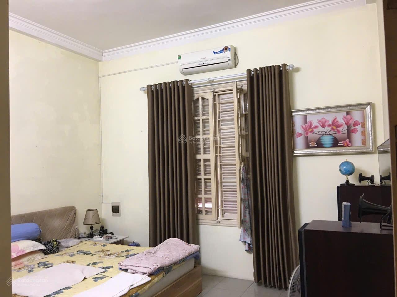 Bán nhà ngõ 89 Lạc Long Quân- đường rộng ô tô đỗ cửa.