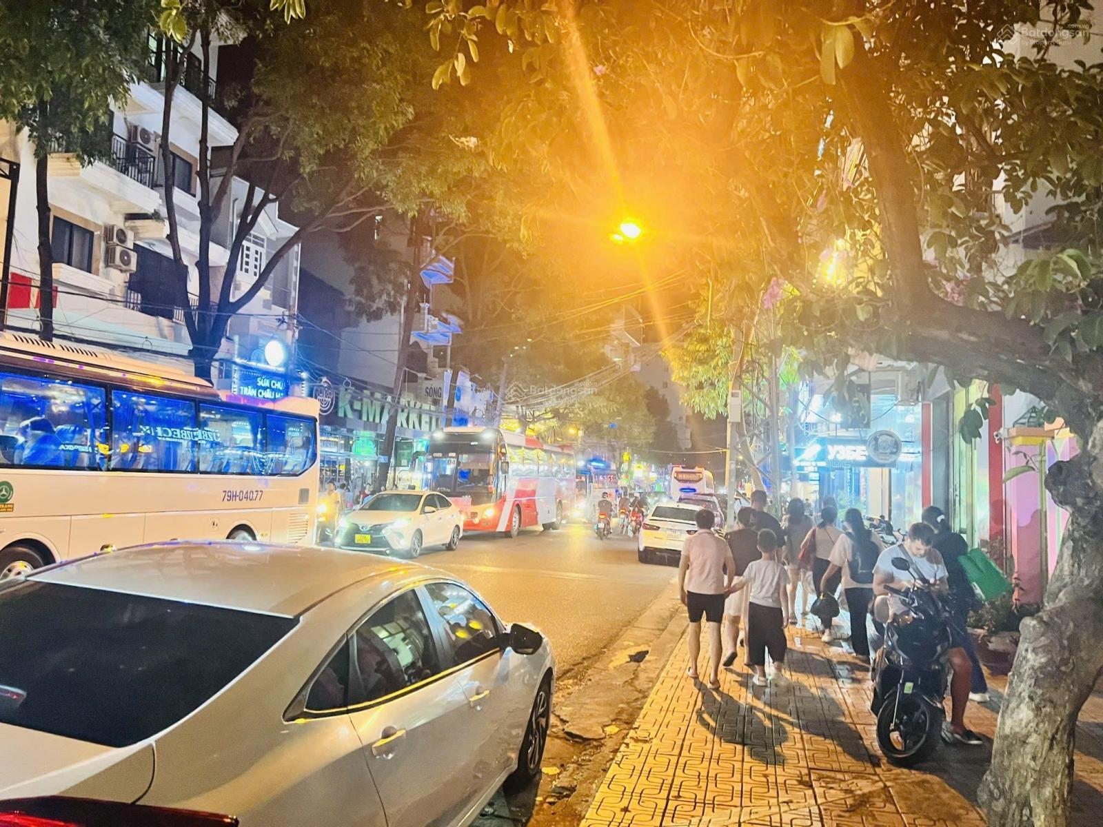 Nhà mặt phố tại Nguyễn Thị Minh Khai, 282 triệu / m2, 430 m2 phù hợp xây khách sạn !