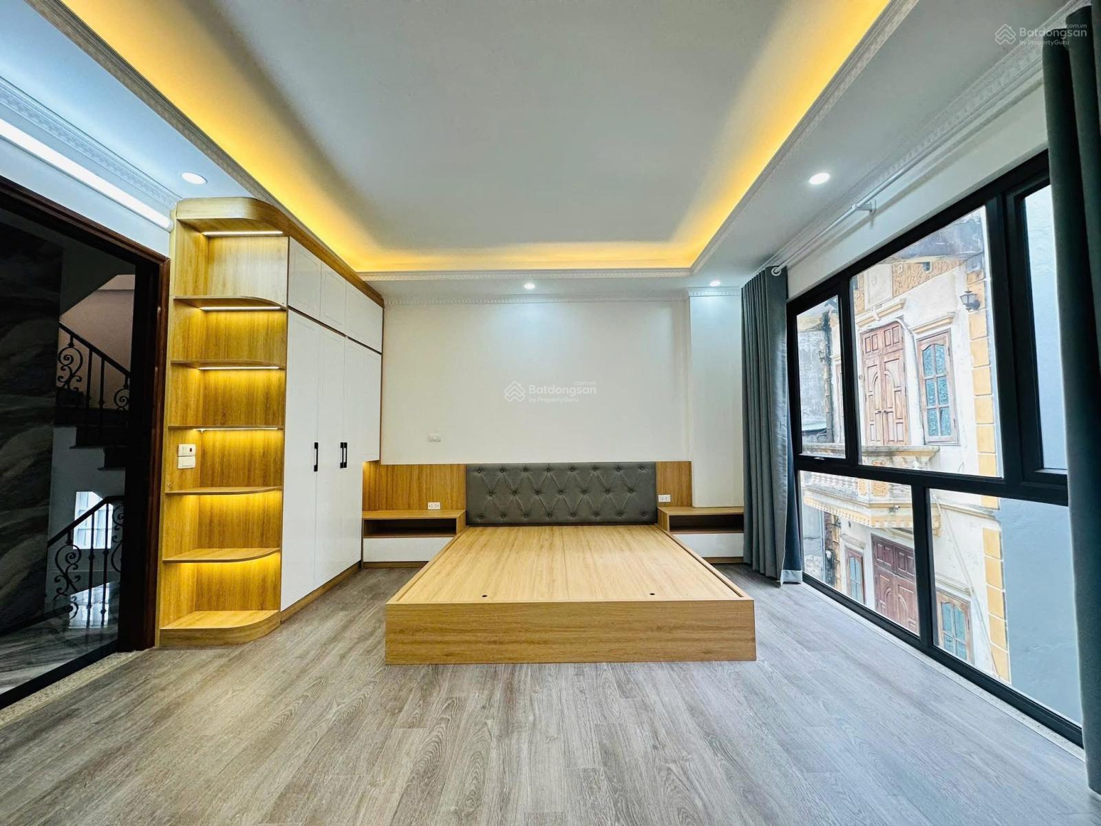 Bán nhà dân xây, Ô TÔ Đỗ gần phố Nguyễn Khánh Toàn, Nguyễn Văn Huyên :63m x5T ,15 phòng kk 15.5 tỷ