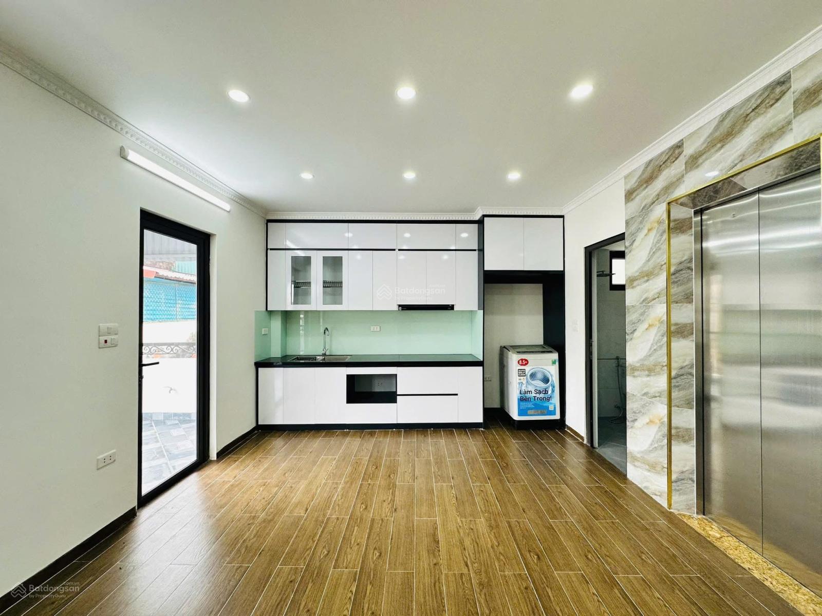 Bán nhà dân xây, Ô TÔ Đỗ gần phố Nguyễn Khánh Toàn, Nguyễn Văn Huyên :63m x5T ,15 phòng kk 15.5 tỷ
