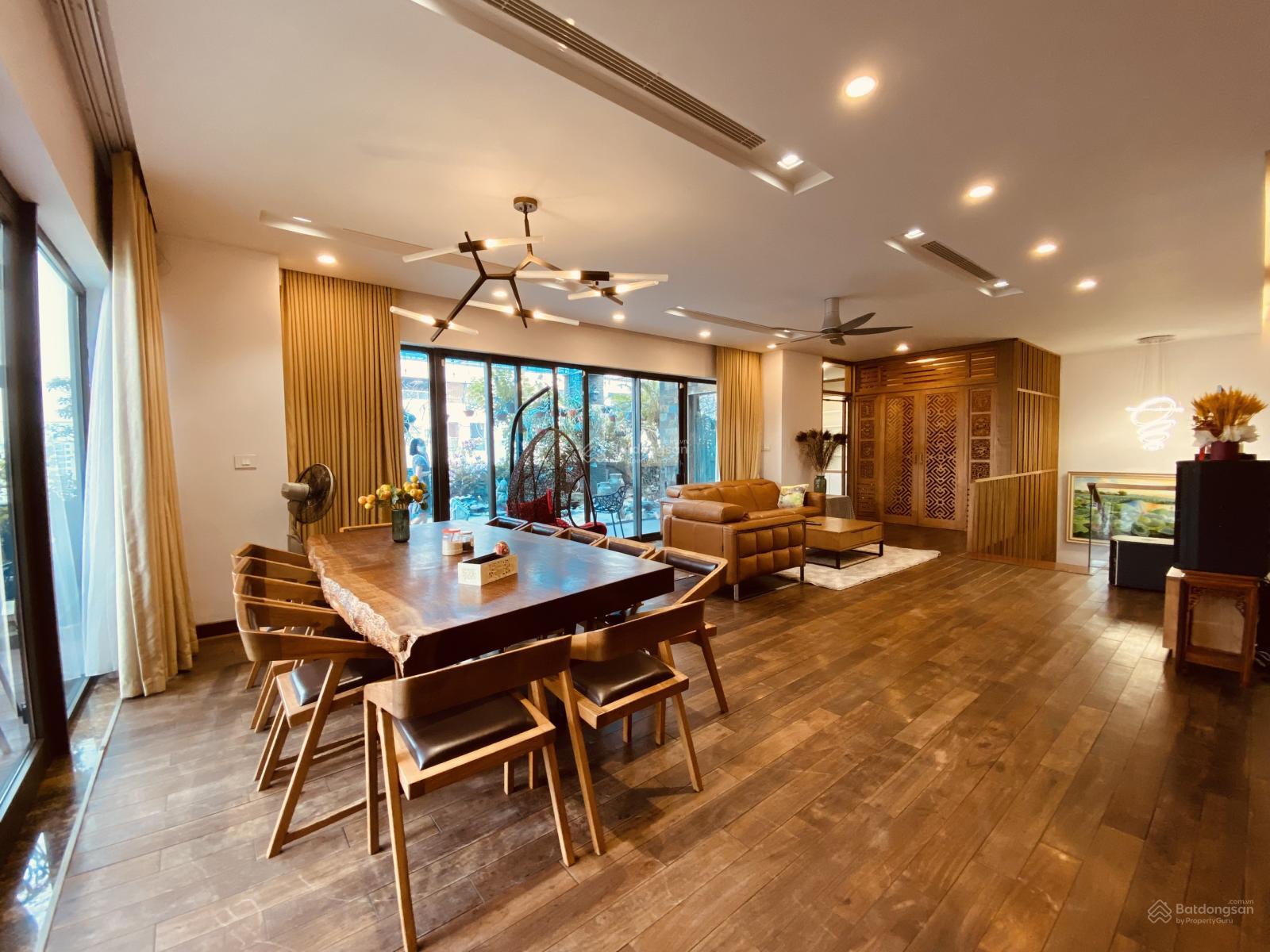 Bán gấp căn hộ 3 ngủ chung cư N05 Trần Duy Hưng, 13 tỷ, 152m2, full nội thất mới, view đẹp