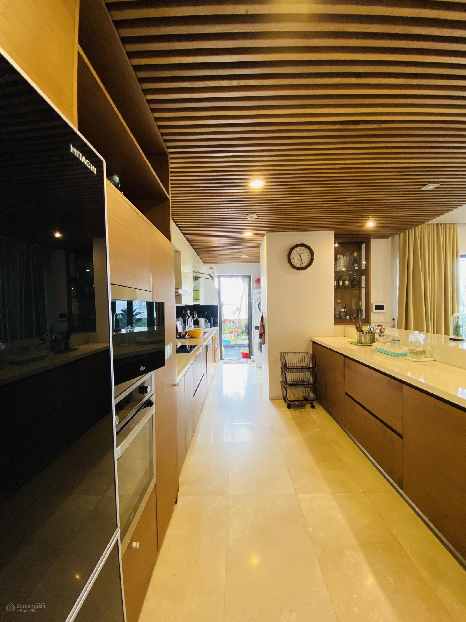 Bán gấp căn hộ 3 ngủ chung cư N05 Trần Duy Hưng, 13 tỷ, 152m2, full nội thất mới, view đẹp