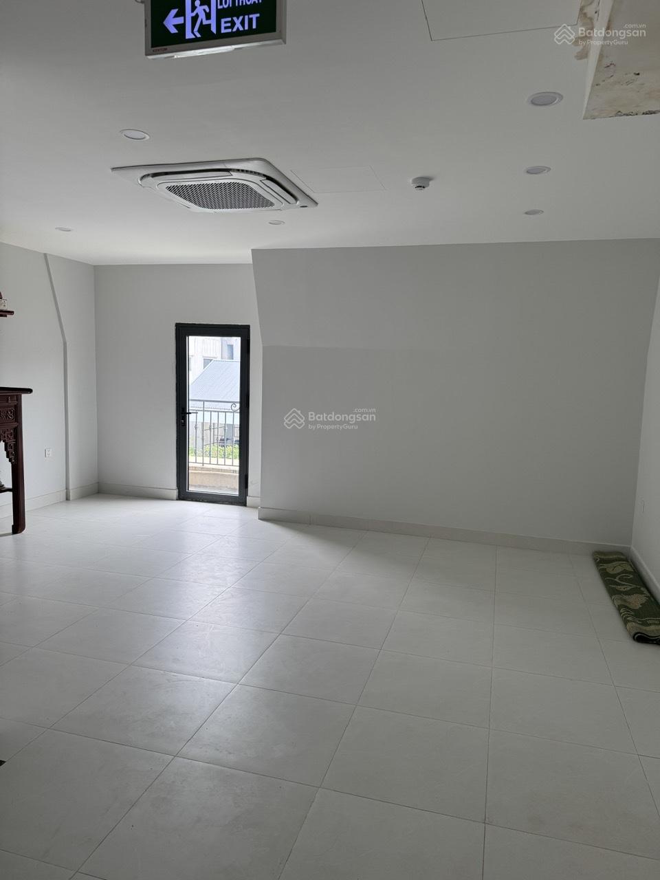 Cho thuê nhà liền kề 214 nguyễn xiển,93m * 5 tầng, thang máy,giá 45 triệu,LH 0968 120 ***