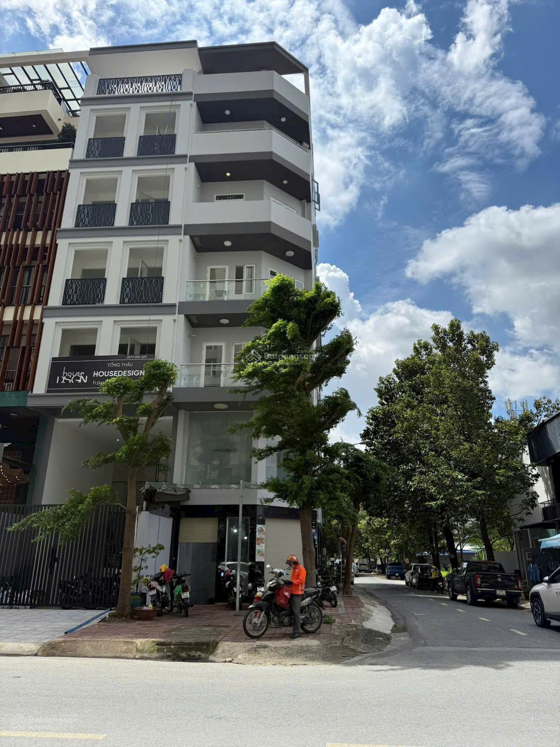 Kẹt tiền bán gấp nhà mặt tiền Ngô Quyền, Quận 5. DT 4.2x24m, 8 tầng thang máy, giá chỉ 23 tỷ