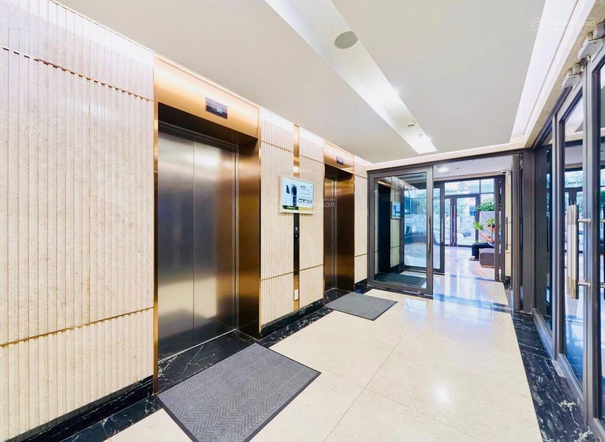 Bán toà nhà MT Nguyễn Văn Trỗi, P15, Q.PN - trục đường huyết mạch - 10x30 - Hầm 8 Tầng - Giá 220 tỷ