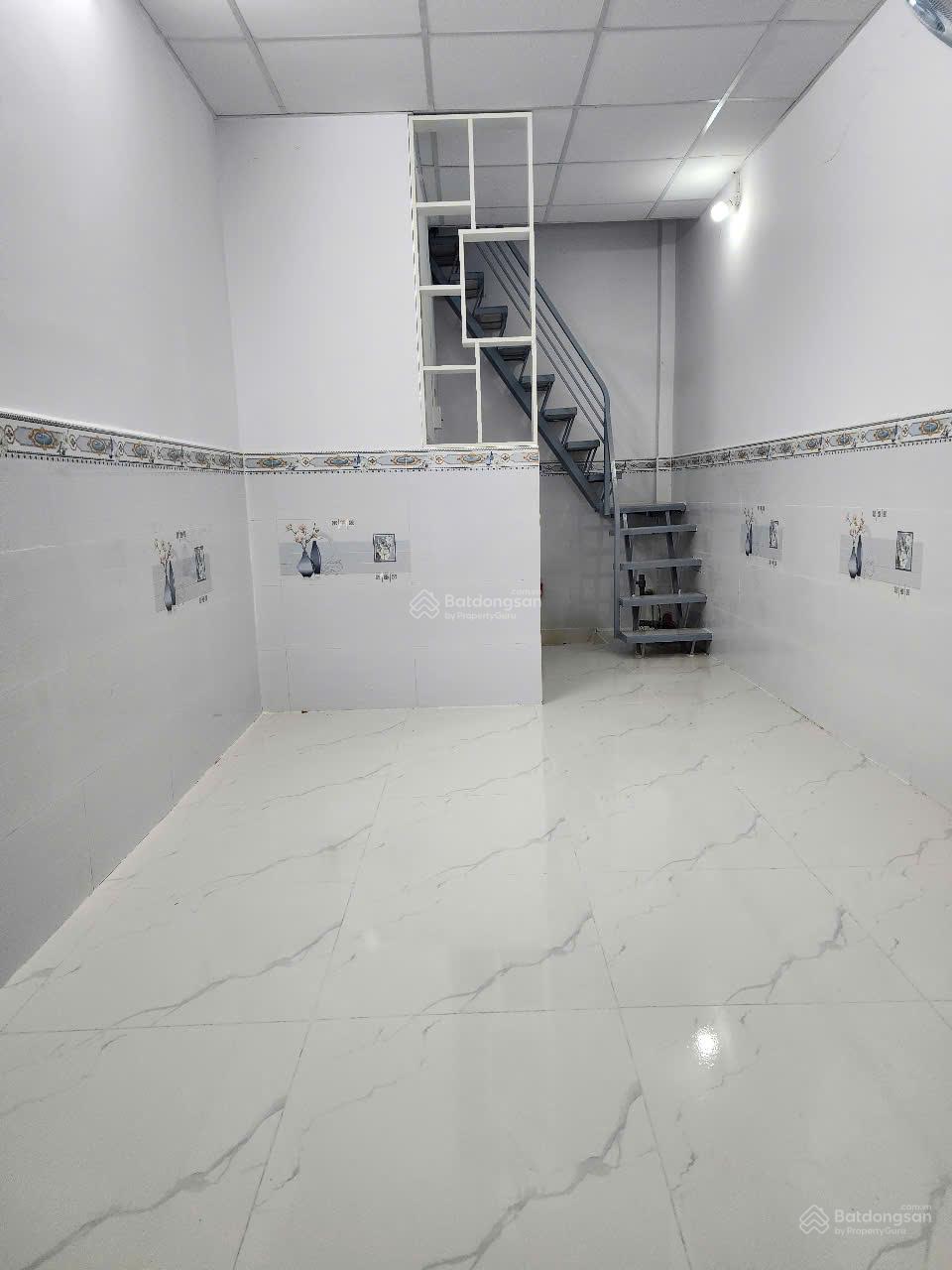 Căn nhà nhỏ 430tr, 3x7m 1 trệt 1 lầu, như hình 100% KDC đông, gần chợ gần bệnh viện