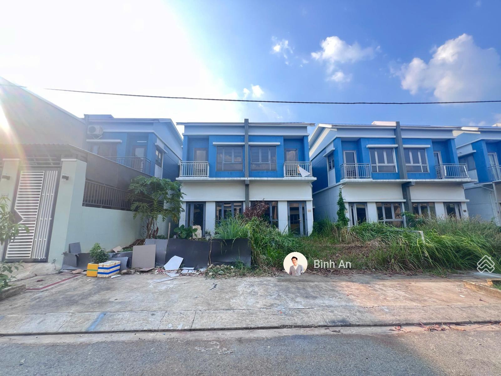 Bán căn tứ lập 1 trệt 1 lầu tại KĐT Oasis, gần ĐH Việt Đức, sổ sẵn, hỗ trợ vay, giá tốt 1,55 tỷ