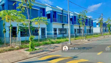 Bán căn tứ lập 1 trệt 1 lầu tại KĐT Oasis, gần ĐH Việt Đức, sổ sẵn, hỗ trợ vay, giá tốt 1,55 tỷ