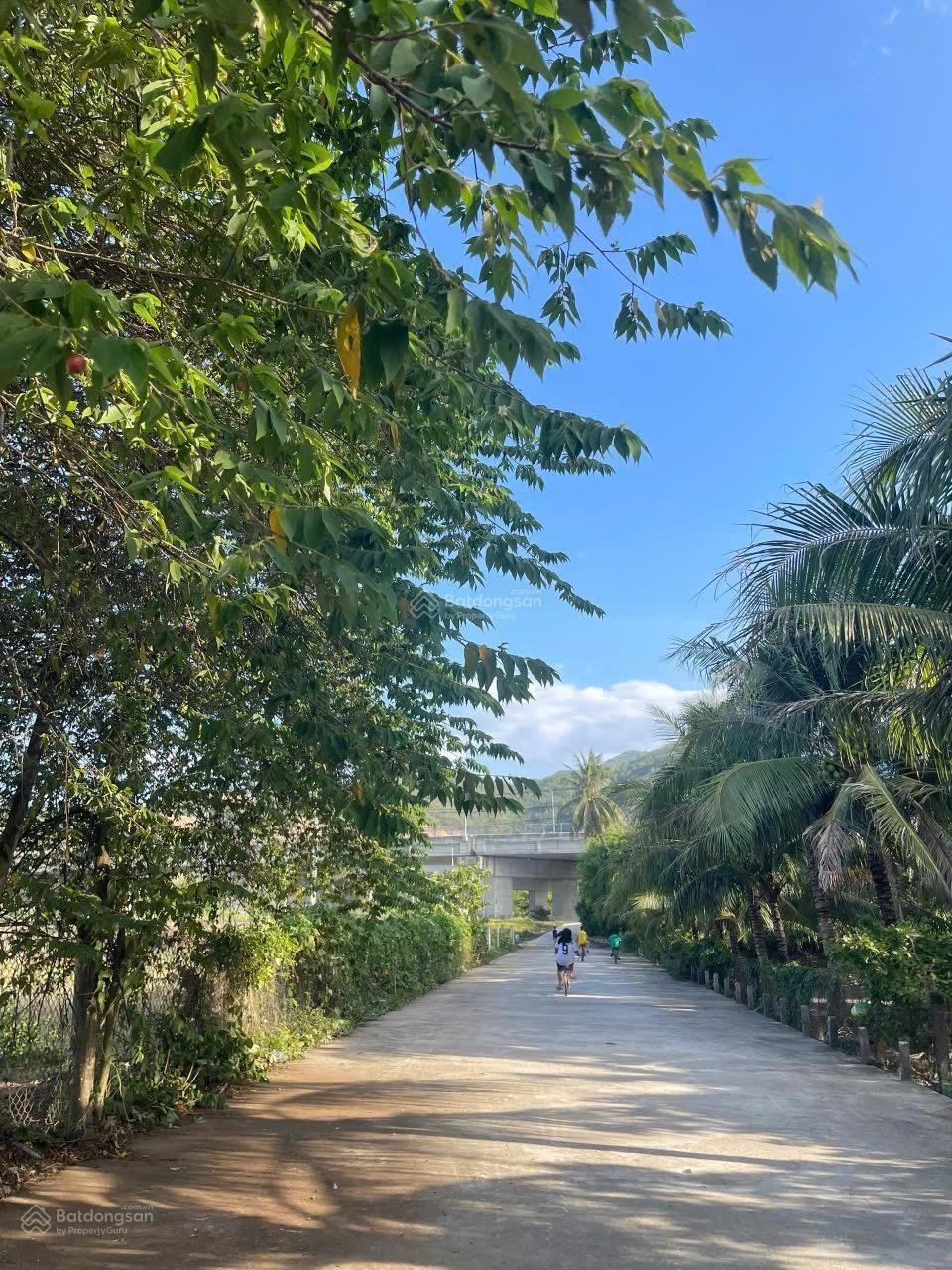 Bán 2 lô sát nhau ngay trung tâm thị trấn Diên Khánh, giá chỉ 1,1 tỷ. LH Yến: 0905 050 ***