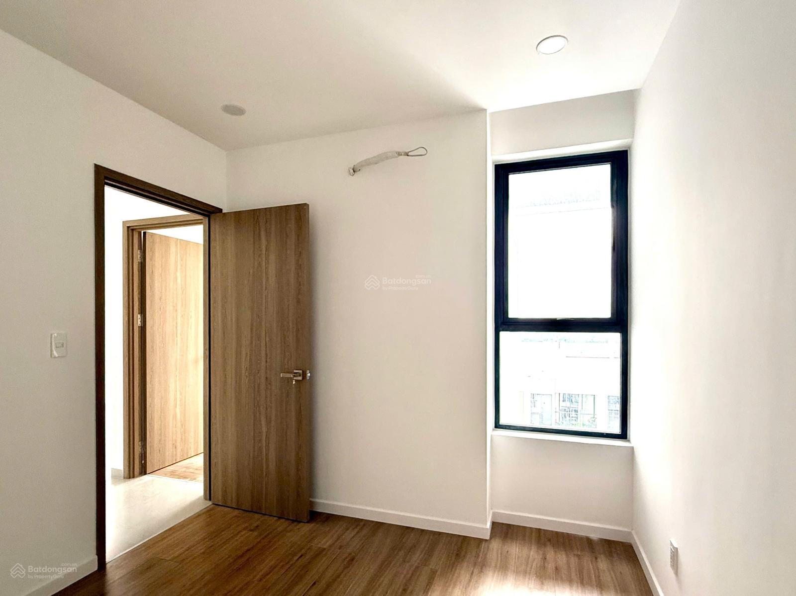 Chính chủ bán gấp căn hộ 2PN, 2WC 73m2 sổ sẵn giá 3,75 tỷ, sổ hồng sẵn, tầng đẹp, view đep