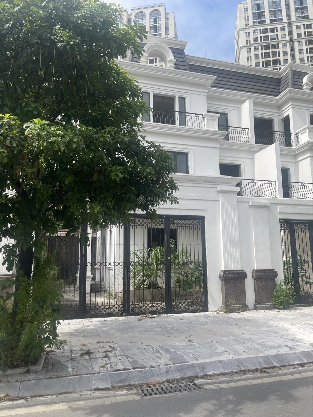 Biệt thự Roman Plaza Tố Hữu, view sông, 200m2, mặt tiền 11m, giá chỉ hơn 200tr/m