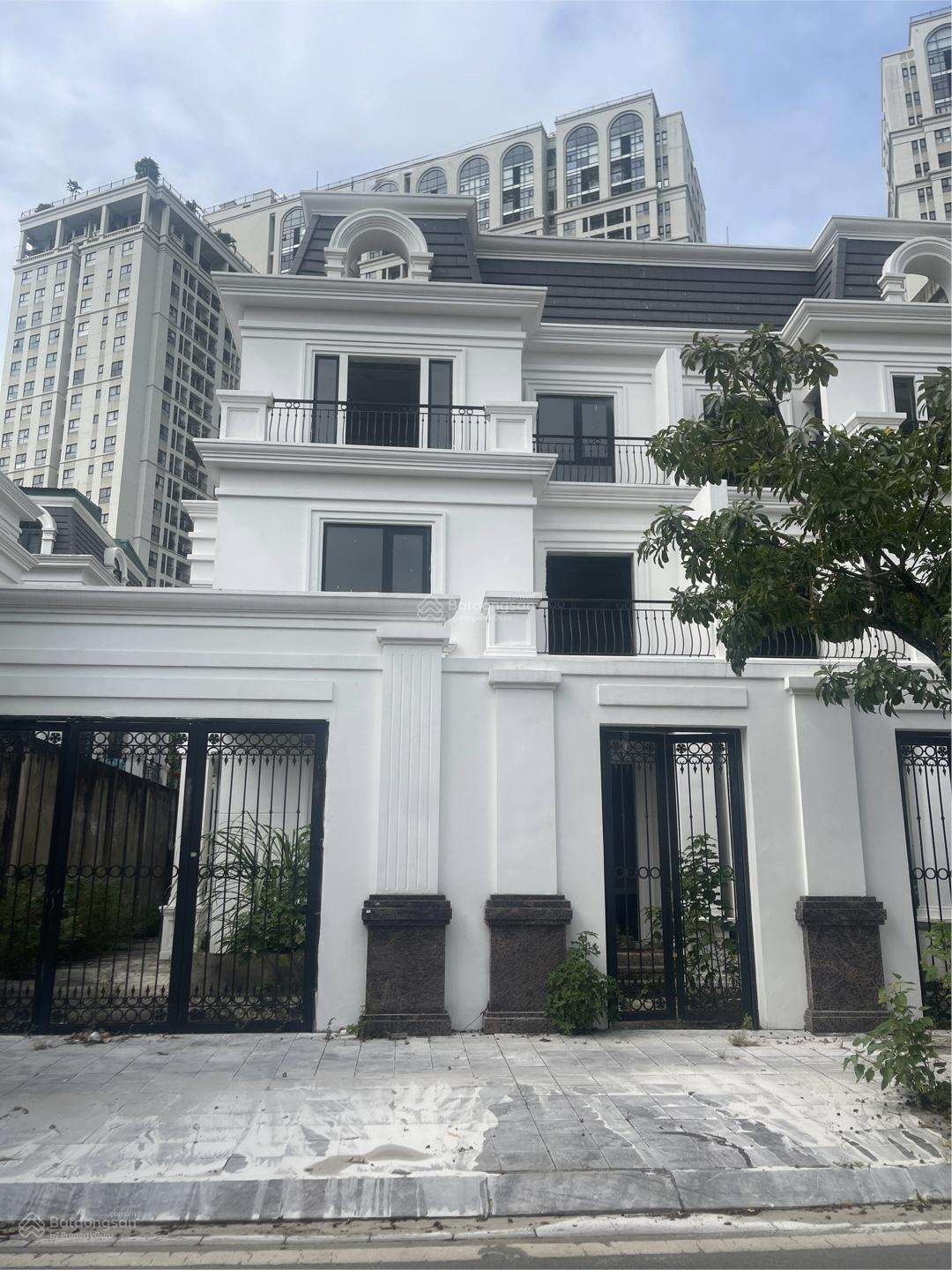 Biệt thự Roman Plaza Tố Hữu, view sông, 200m2, mặt tiền 11m, giá chỉ hơn 200tr/m