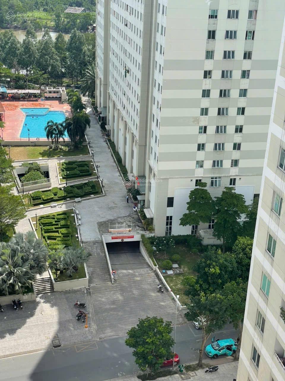 5.3 tỷ căn hộ penthouses có sân vườn, DT 85m2 (3PN + 2WC) decore đủ công năng, nội thất đầy đủ.