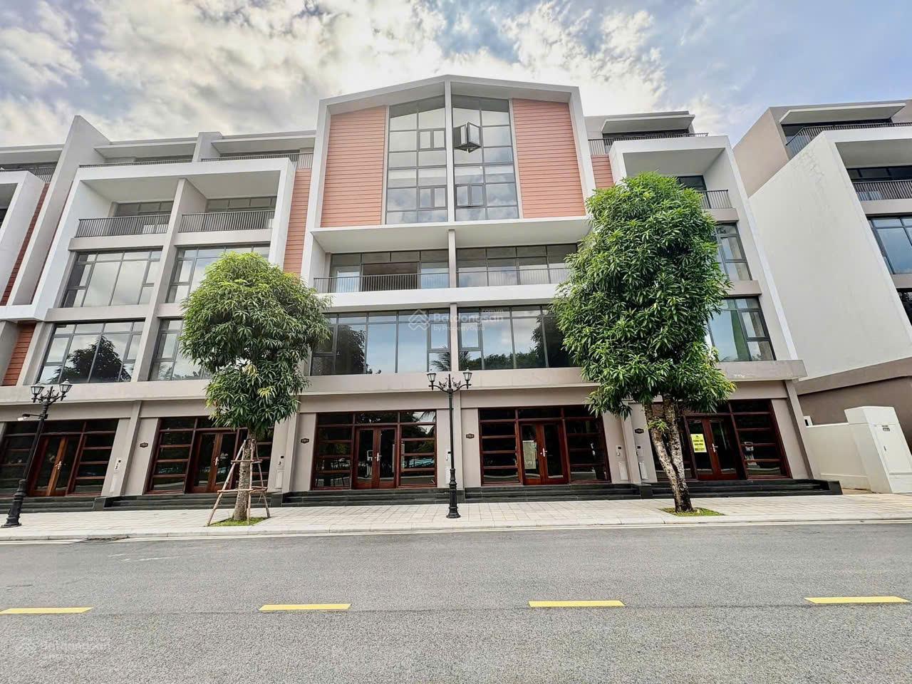 Bán liền kề 56 m2 Phố Biển, cạnh biển hồ, sông Venice, chung cư MIK, sổ lâu dài