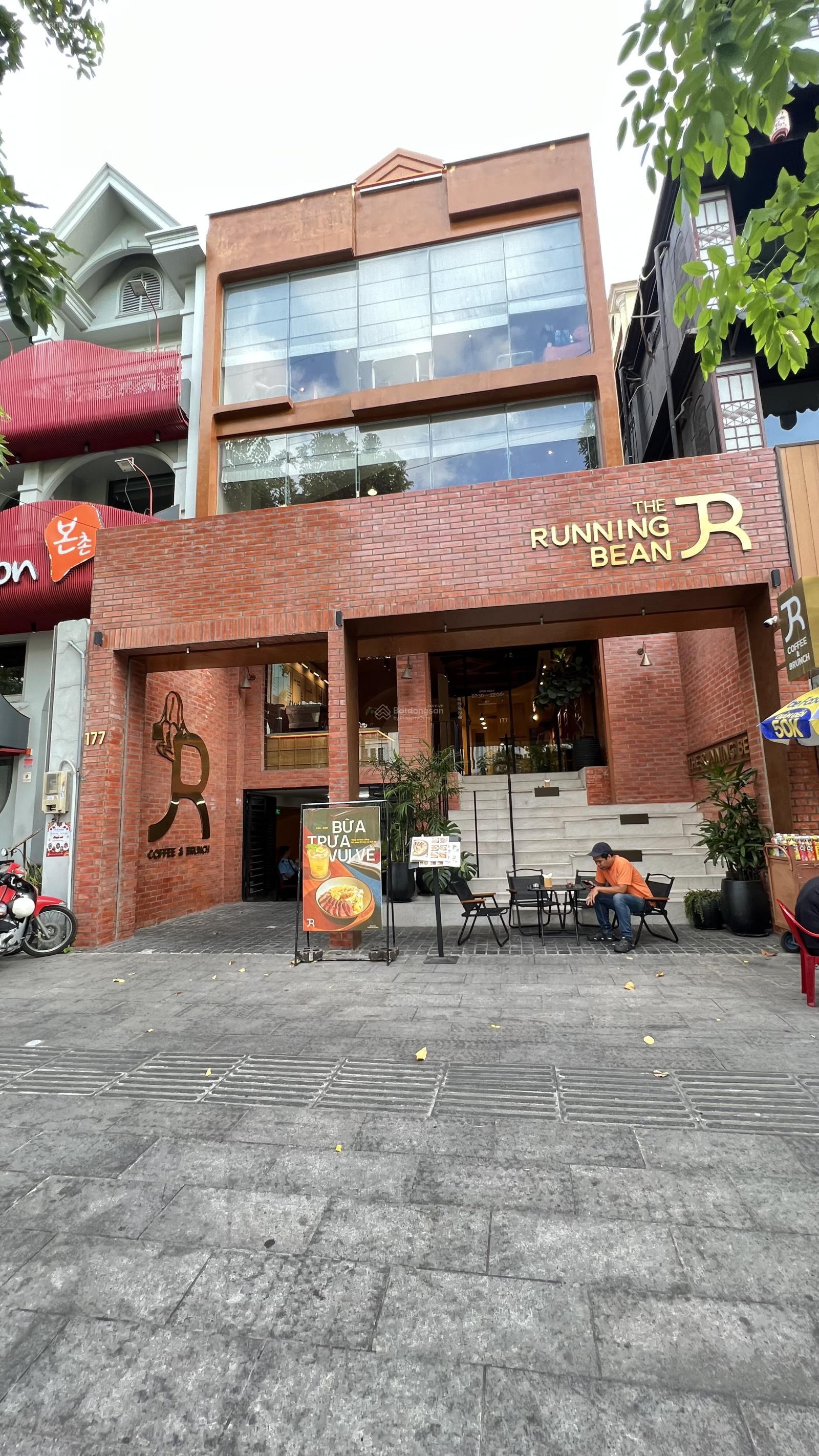 Bán nhà mặt tiền Phố Ẩm Thực Khu Phan Xích Long - 8x18m - XD 4 Tầng - giá 42 tỷ