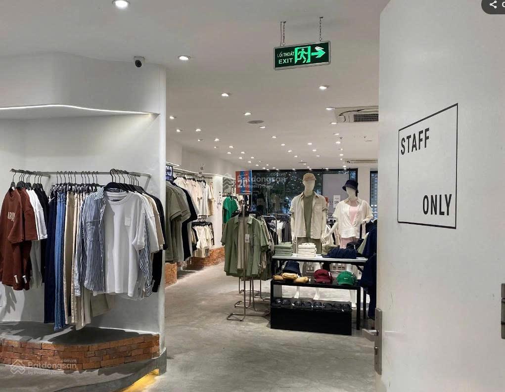 Mặt tiền 8m Sư Vạn Hạnh, Q10 (8x22, 5 sàn trống suốt). Đối diện Vạn Hạnh Mall, nhà mới bàn giao Mặt tiền 8m Sư Vạn Hạnh, Q10 (8x22, 5 sàn trống suốt). Đối diện Vạn Hạnh Mall, nhà mới bàn giao
