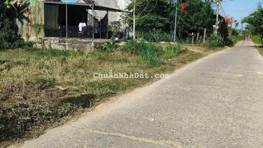 Bán lô đất tại xã Mộ Đức, Quảng Ngãi. Diện tích. 200m2 (full thổ cư). Giá chỉ 2,5tr/m2