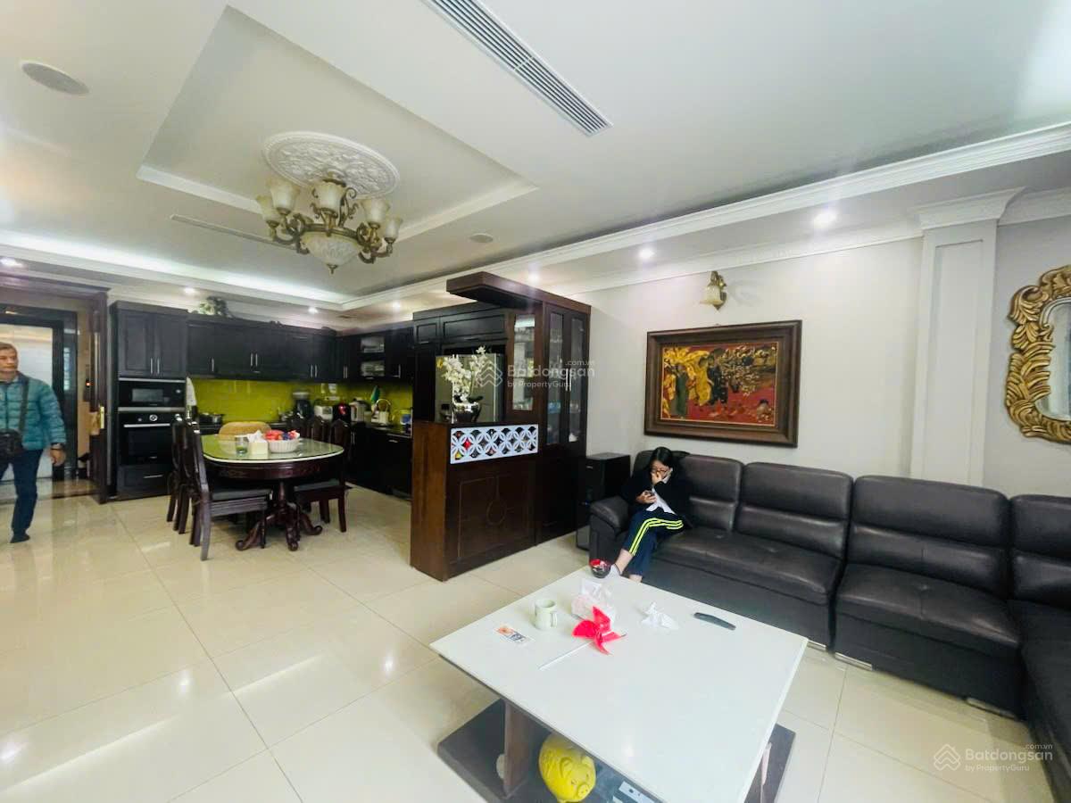 Phân lô Hoàng Cầu. 65m2, chỉ 25,6 tỷ. Nhà 2 mặt ngõ, gara 7 chỗ, kinh doanh văn phòng, 2 ô tô tránh