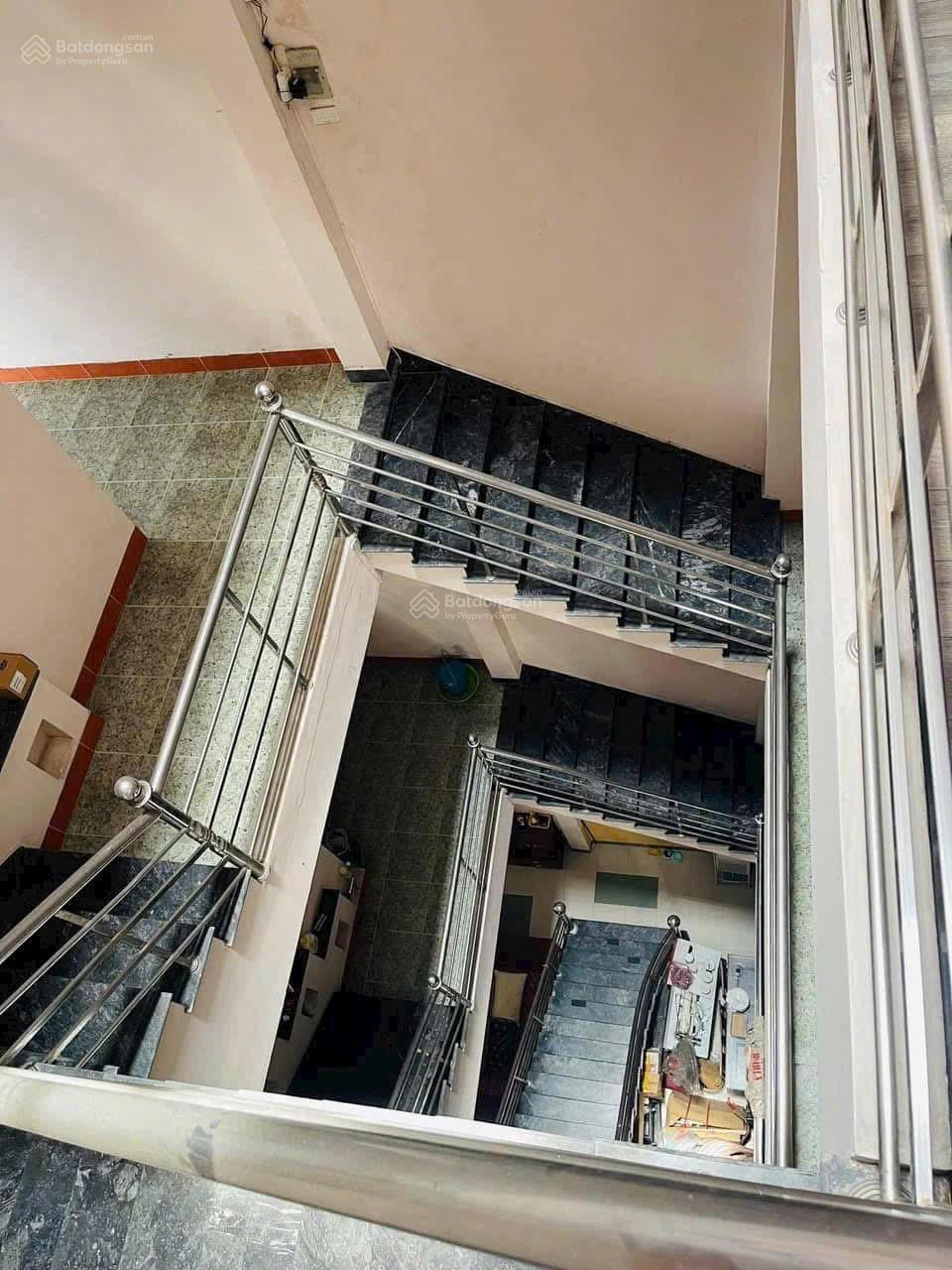 Nhà 5 tầng mt Nguyễn Đức Trung . Thanh Khê . Diện tích 100m2 , vị trí đẹp sát ngã tư Đỗ Ngọc Du