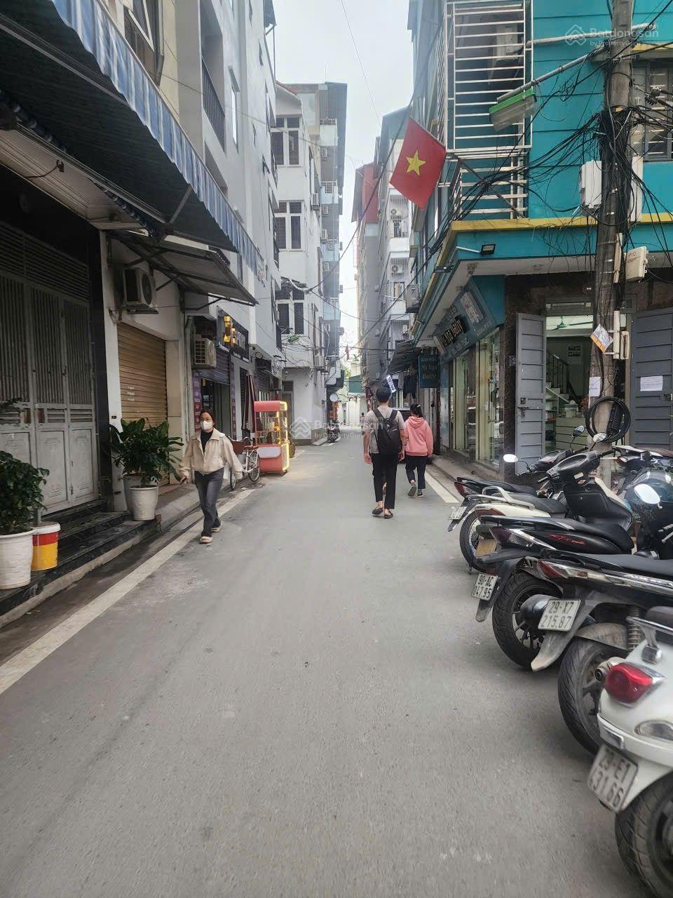 BÁN NHÀ PHÂN LÔ CÁN BỘ LÊ VĂN HIẾN, ĐỨC THẮNG, BẮC TỪ LIÊM, HN. NGÕ RỘNG, 1 NHÀ RA Ô TÔ TRÁNH...