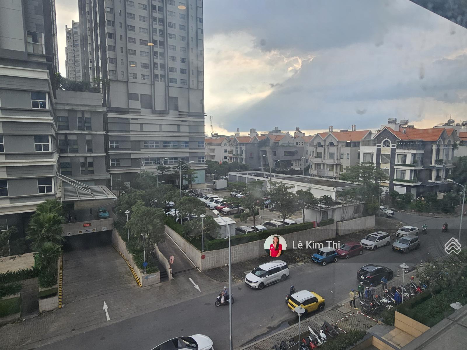 Hot - Cho thuê officetel Sunrise City North 43m², đủ nội thất, có ban công, giá 12 triệu/tháng