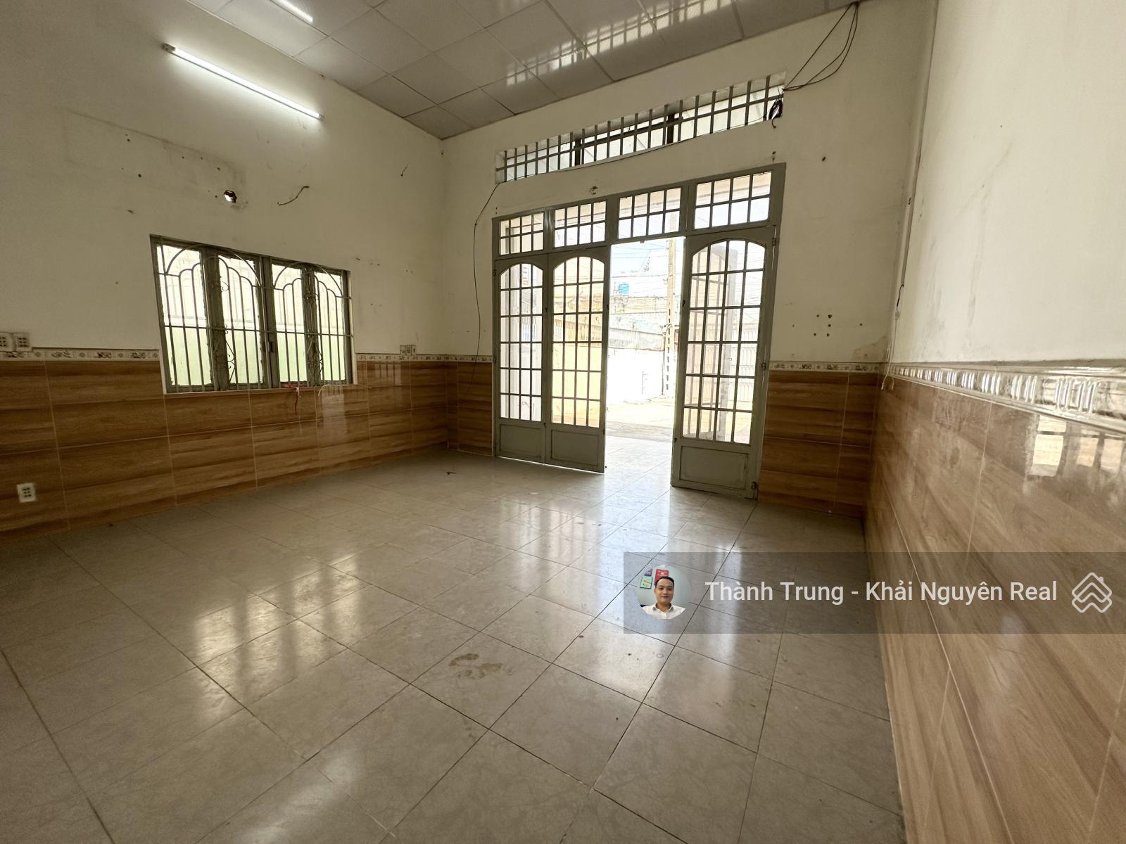 Bán nhà mặt tiền kinh doanh ngay Tây Hoà - Đỗ Xuân Hợp. DT 6m x 20m. 118m2. Giá chỉ 9,5 tỷ còn TL Bán nhà mặt tiền kinh doanh ngay Tây Hoà - Đỗ Xuân Hợp. DT 6m x 20m. 118m2. Giá chỉ 9,5 tỷ còn TL