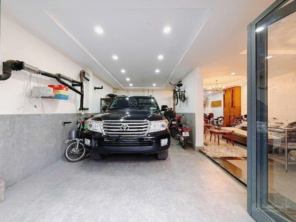 Định cư nước ngoài, bán gấp nhà Dương Bá Trạc, Q8 giá 18 tỷ